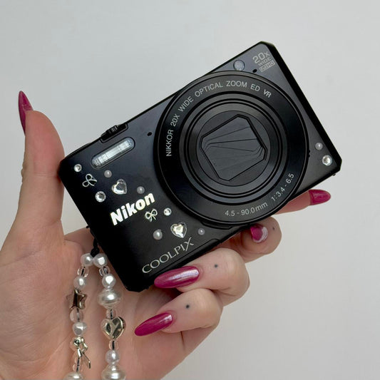 Nikon Coolpix S7000 Digital Camera Bundle Jh
